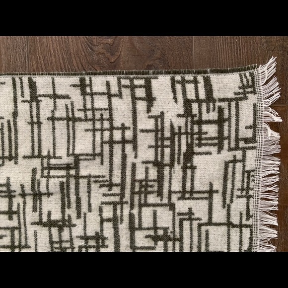 Geometric Patterned Scarf - Picture 7 of 9